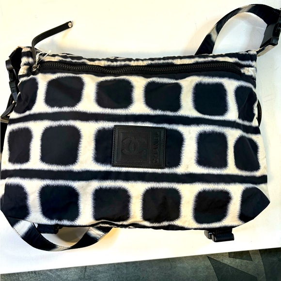 Chanel Messenger Bag - Picture 3 of 16